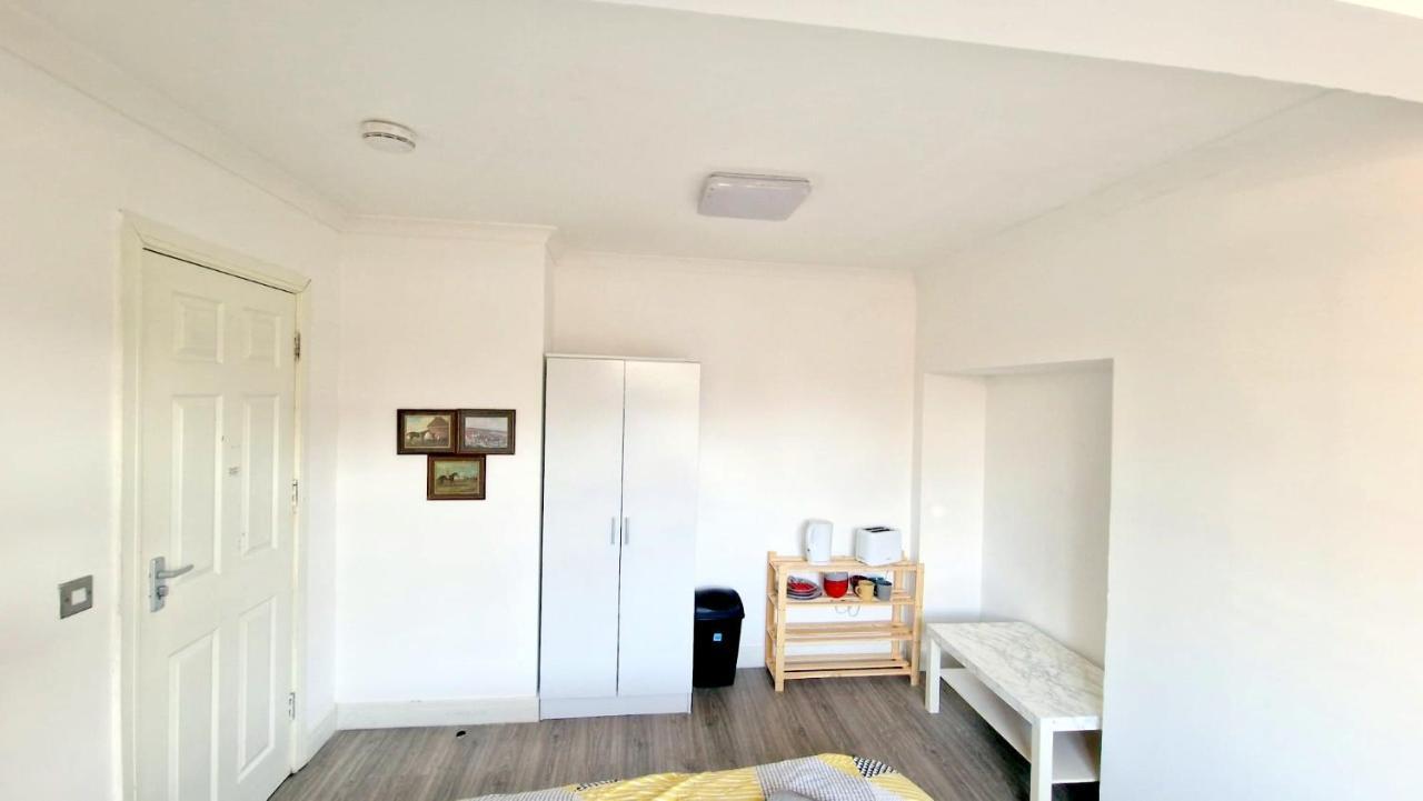 Lilleshall Rooms Mitcham Buitenkant foto